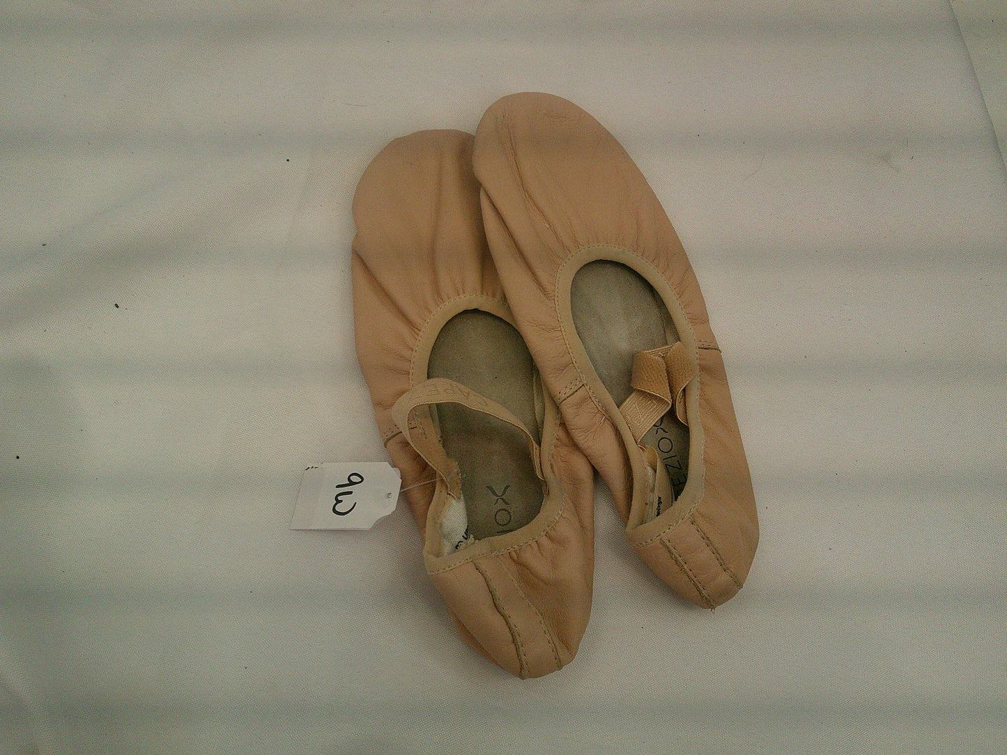 Pre-Owned Ballet Shoes Capezio Adult 9W Leather Single Strap Full Sole