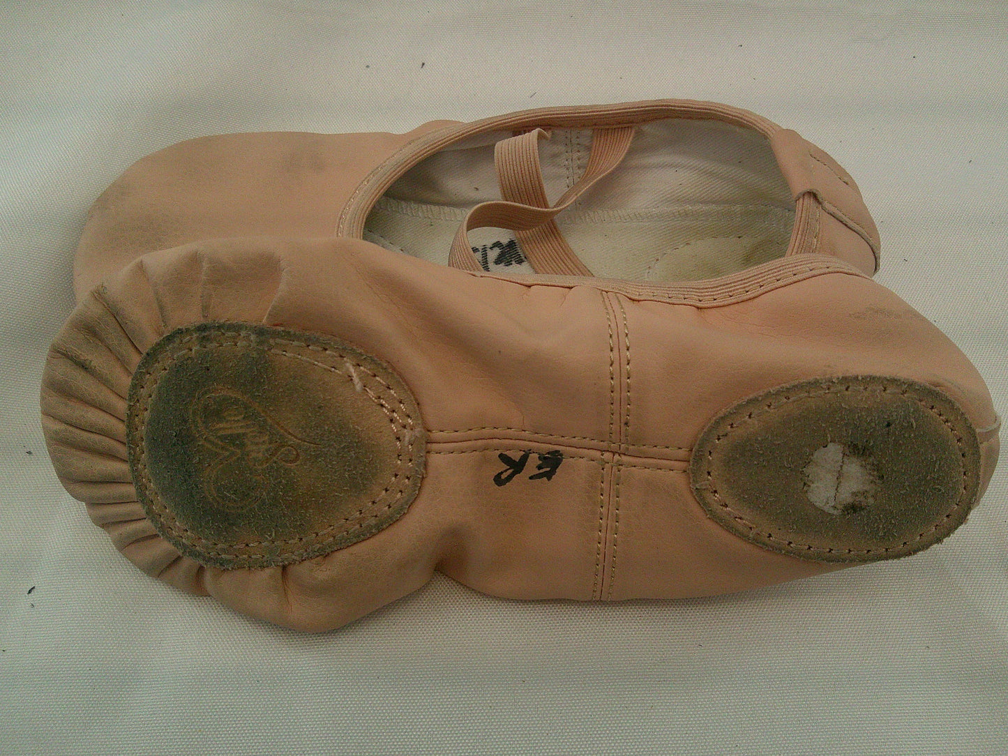 Pre-Owned Ballet Shoes Stelle Girl 2M No Tie Leather Cross Straps Split Sole