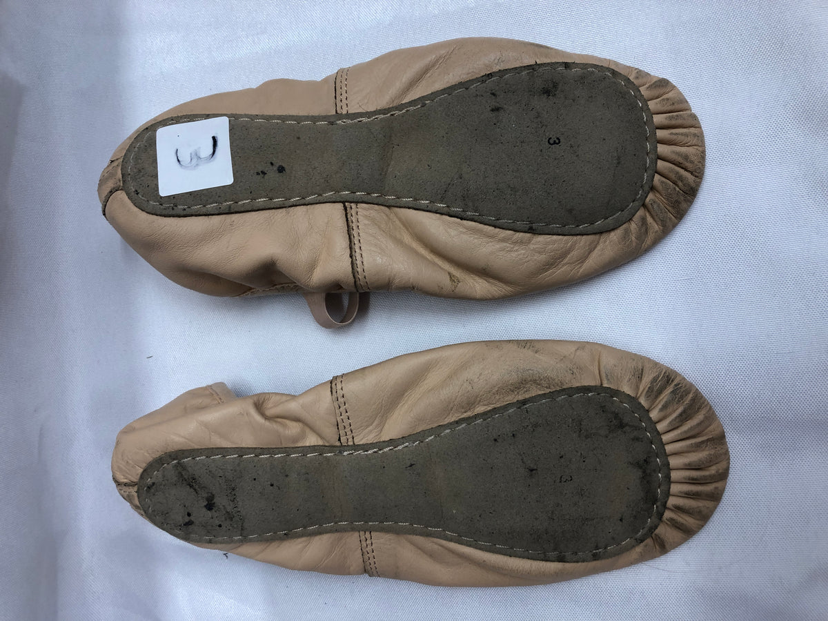 Pre-Owned Ballet Shoes DanzNMotion Child 2M Leather Single Strap Full Sole