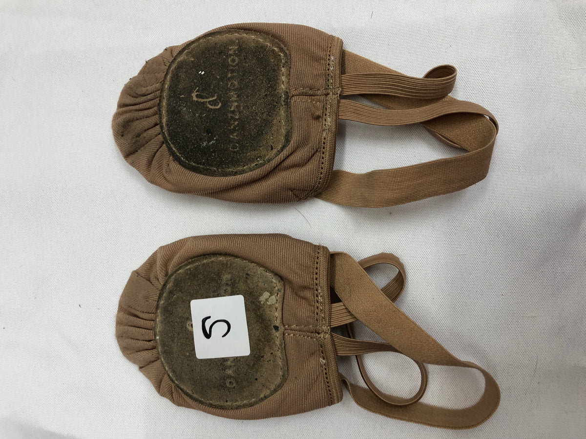 Pre-Owned Contemporary Shoes Small Dark Tan DanzNMotion Turner Stretch Canvas