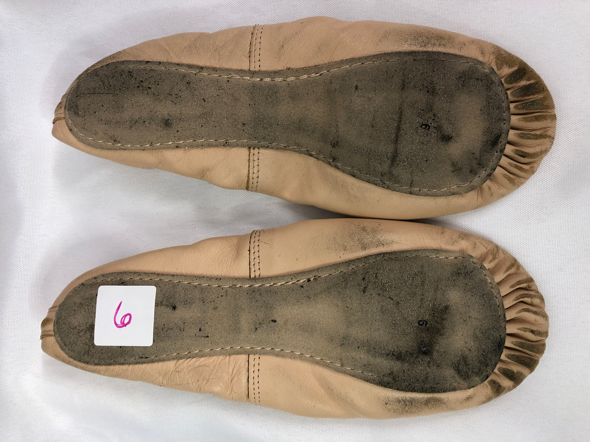 Pre-Owned Ballet Shoes DanzNMotion Adult 6M Leather Single Strap Full Sole