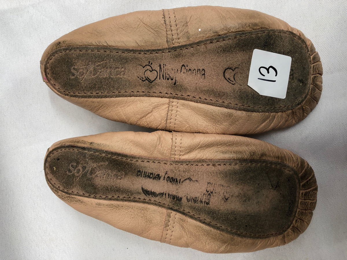 Pre-Owned Ballet Shoes SoDanca Child 13C Pull On Leather Single Strap Full Sole