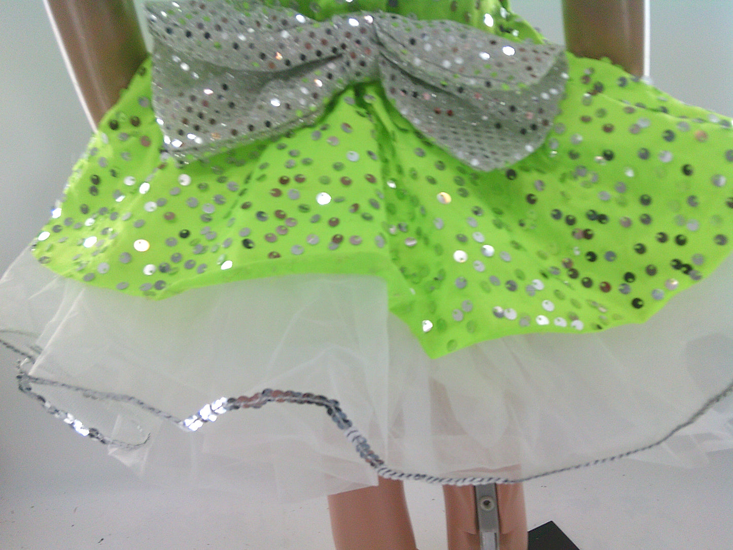 Pre-Owned Costume Costume Gallery  17319 Intermediate Child  Green Dress  Jazz Sequin