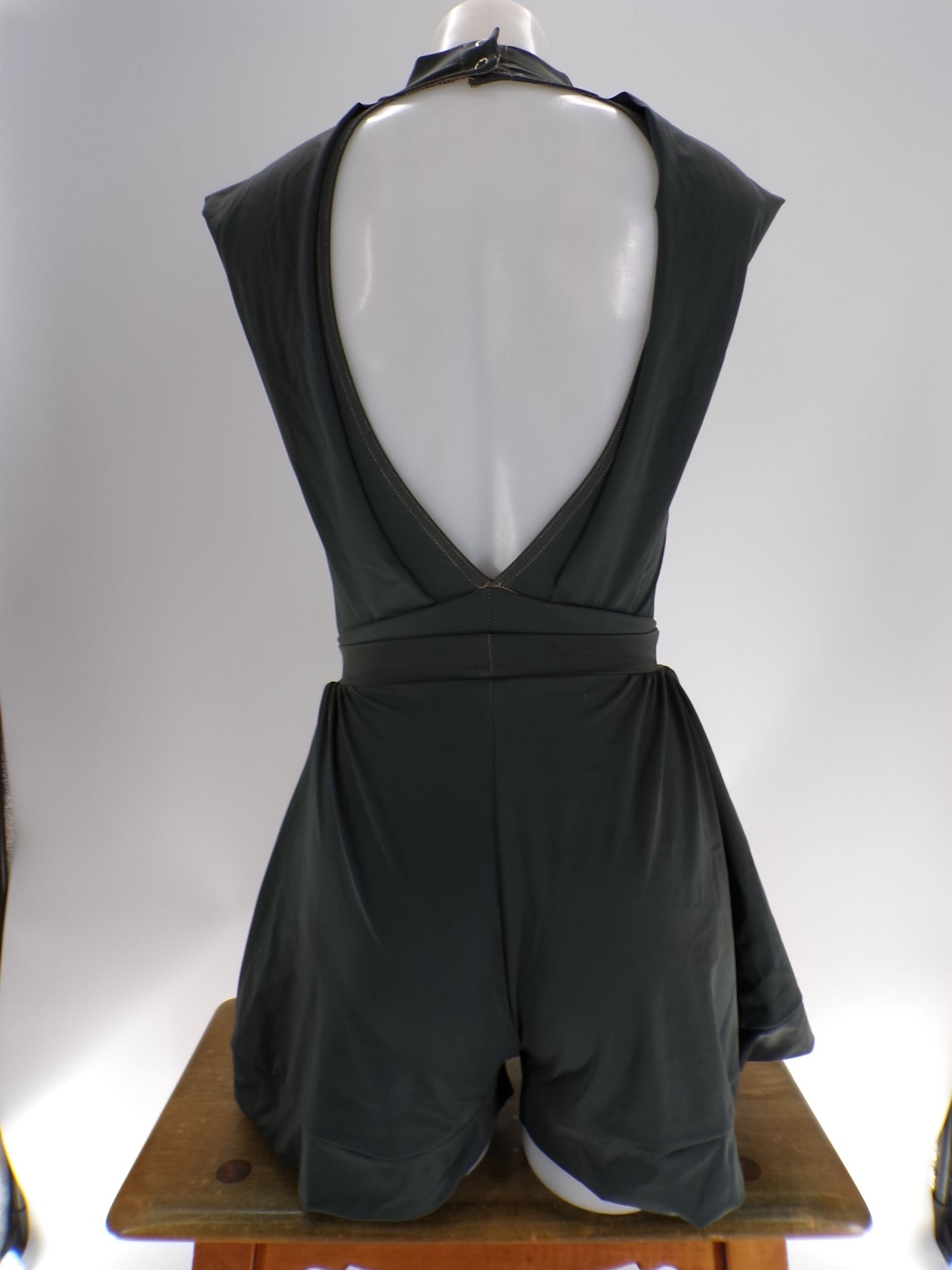 Pre-Owned Costume Kelle   Small Adult Gray  Jazz