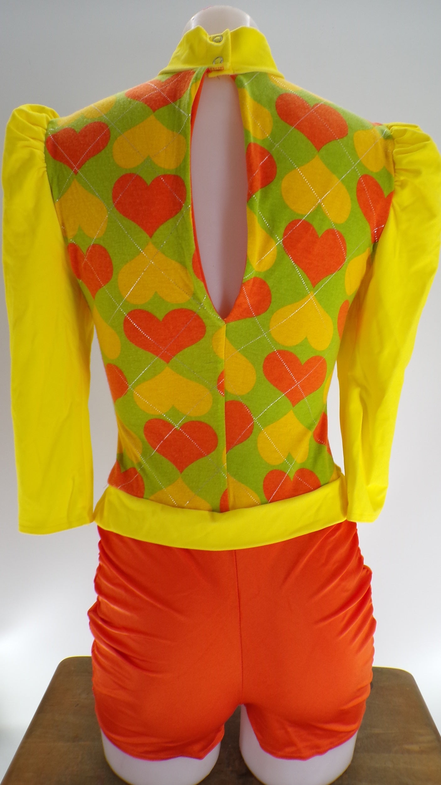 Pre-Owned Costume Groovy Hearts   XS Adult Yellow  Jazz