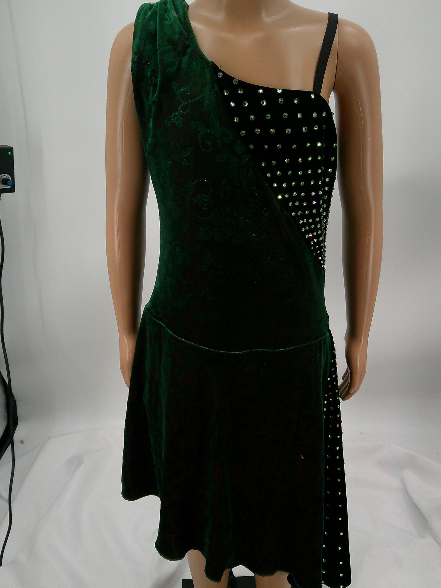 Pre-Owned Costume Twizzle Large Child Green Dress Ice Skating Rhinestones