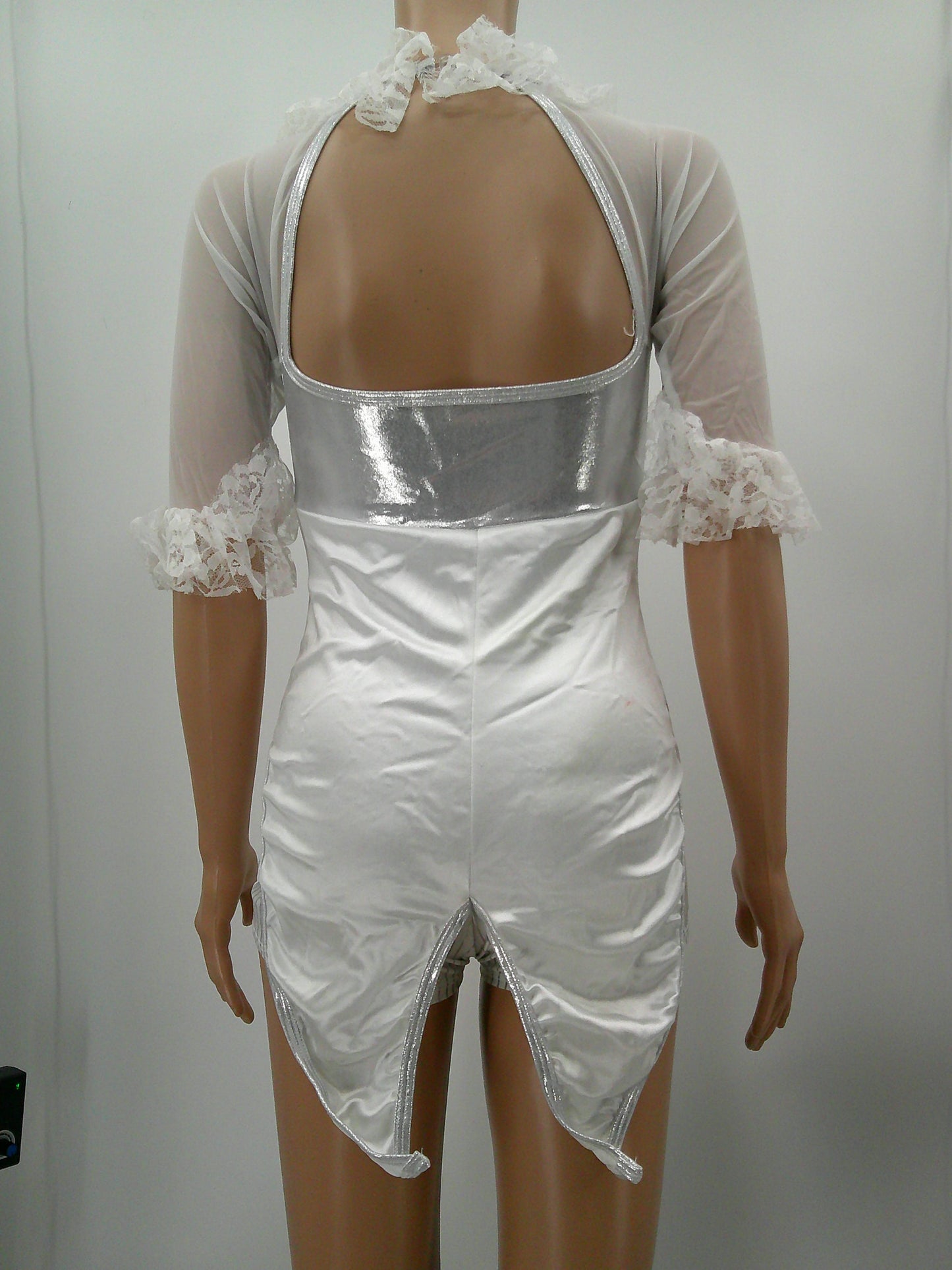 Pre-Owned Costume Curtain Call  J4799 XL Child White Lace Jazz Sequin