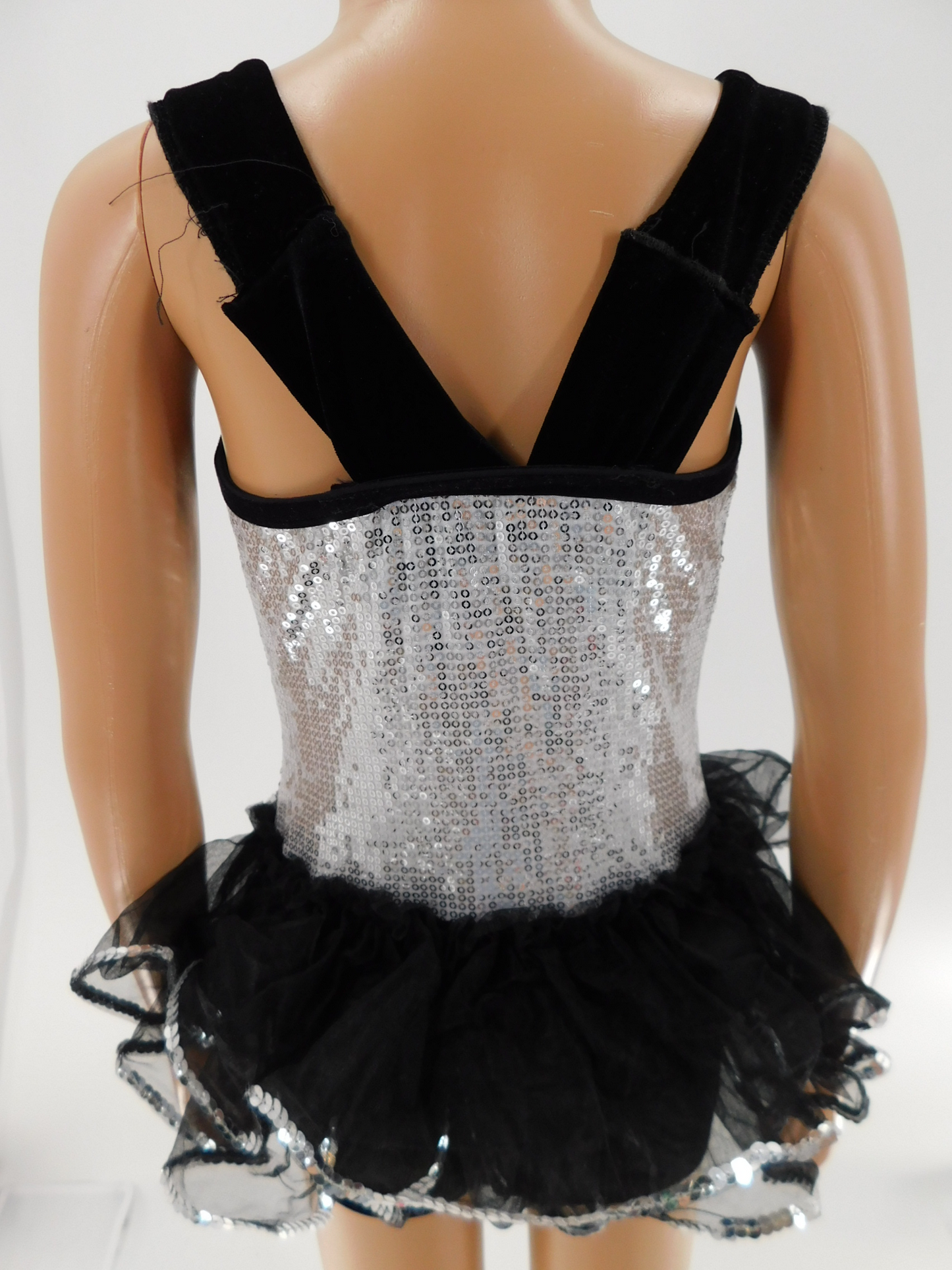 Pre-Owned Costume Art Stone 2025 Small Child White Jazz