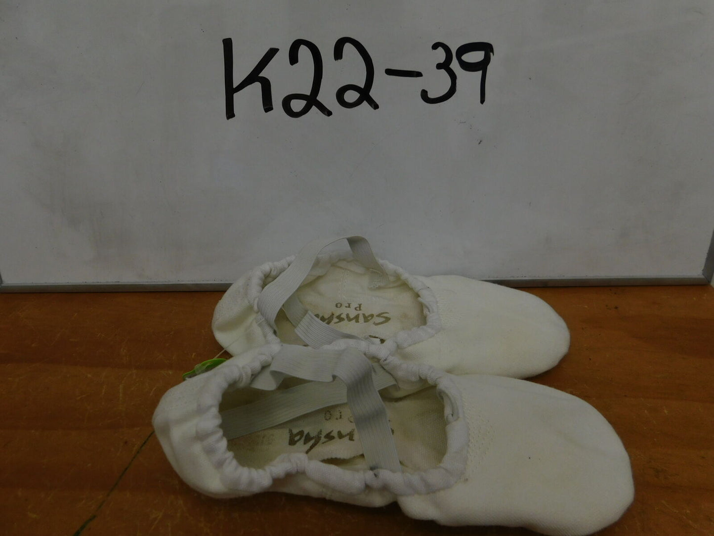 Pre-Owned Ballet Shoes Sansha Adult 5M Canvas Split Sole