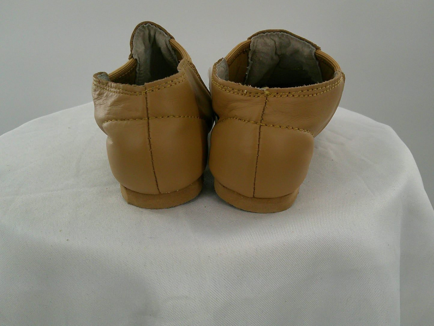 Pre-Owned Jazz Shoes Revolution Youth 2.5M Slip On Leather Split Sole
