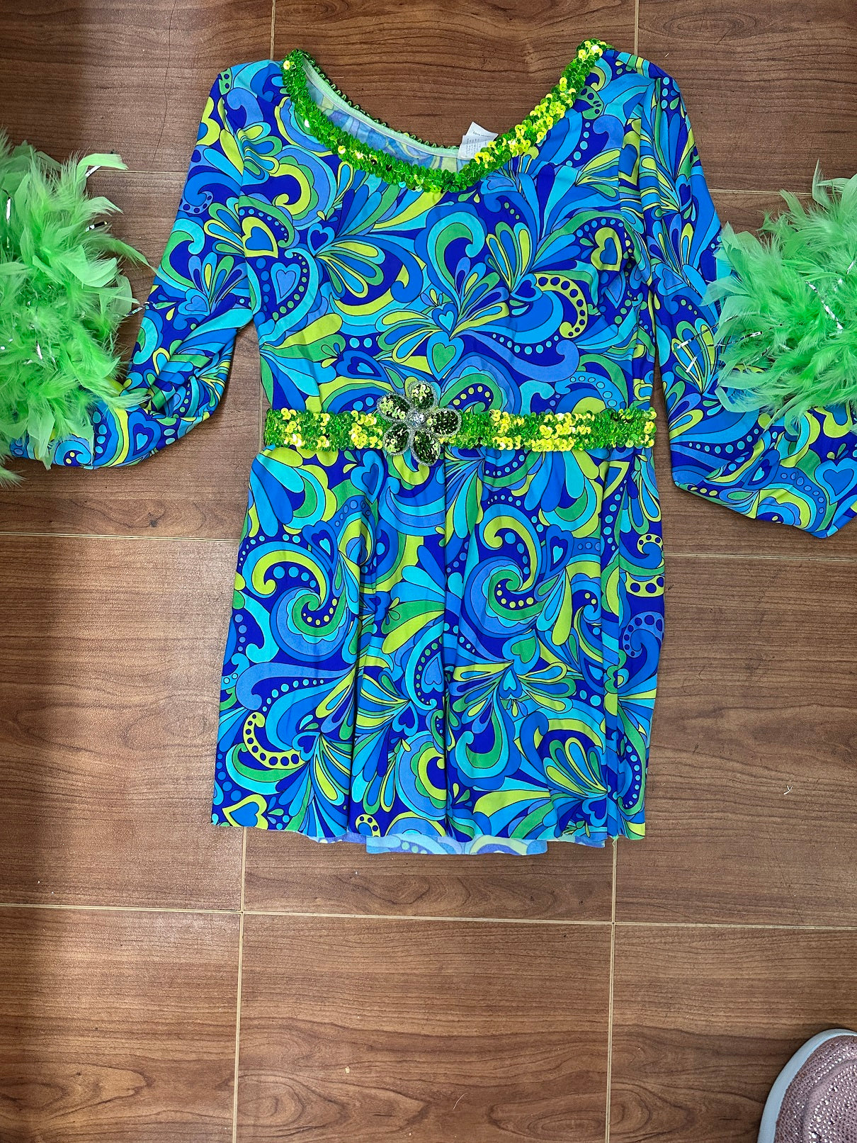 Pre-Owned Costume Wish Come True  13032 Medium Adult Green Feathers Jazz Sequin Groovy