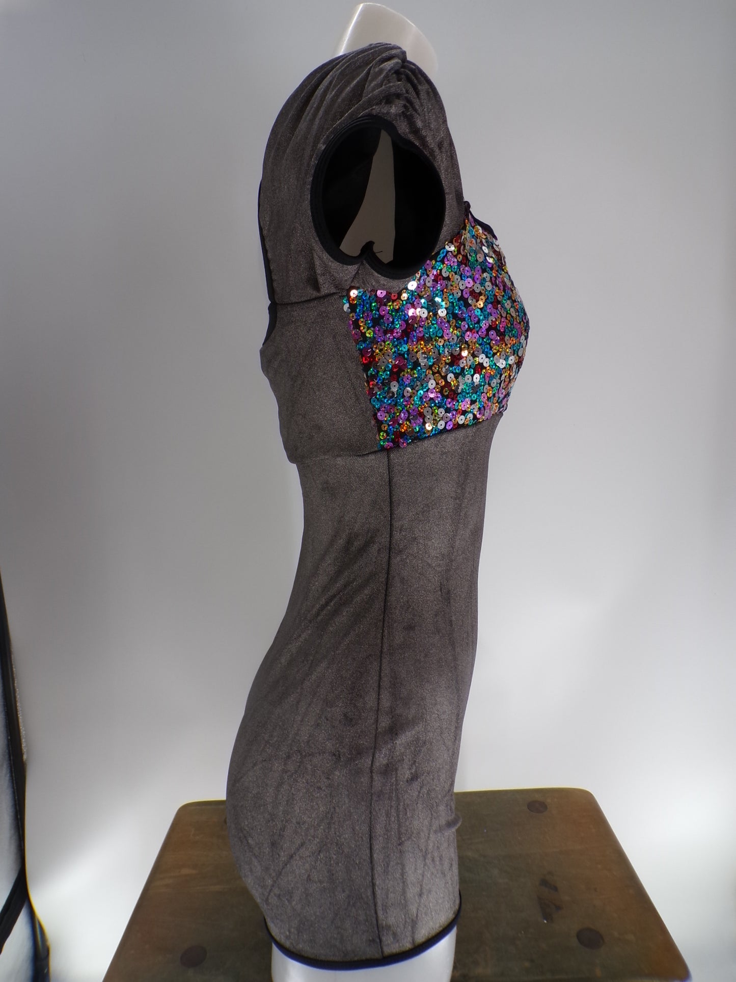 Pre-Owned Costume Curtain Call E767 Large Adult Gray Jazz Sequin