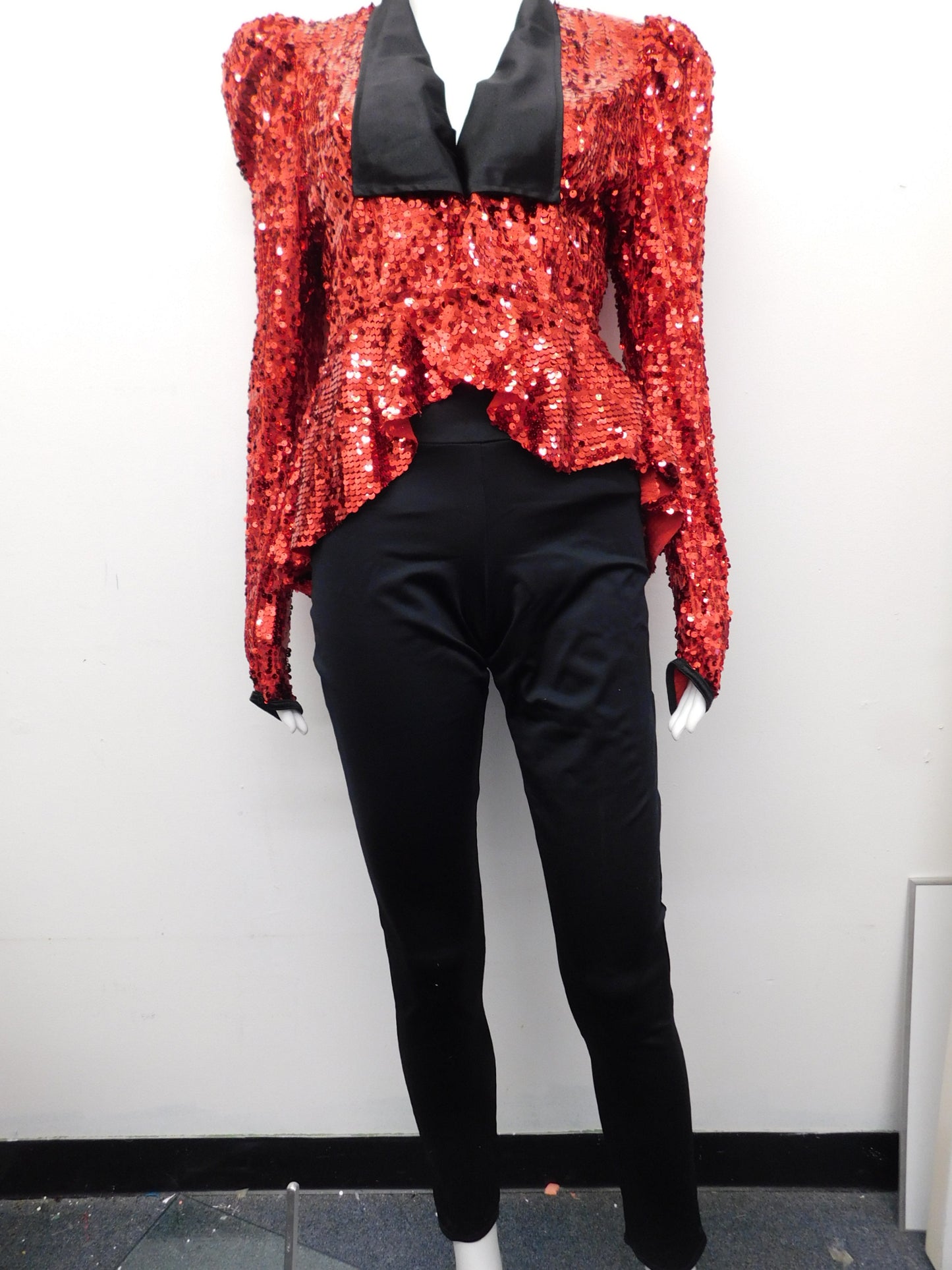 Pre-Owned Costume Weissman  8705 Large Adult Red Suit Jacket Jazz Tap Musical Sequins
