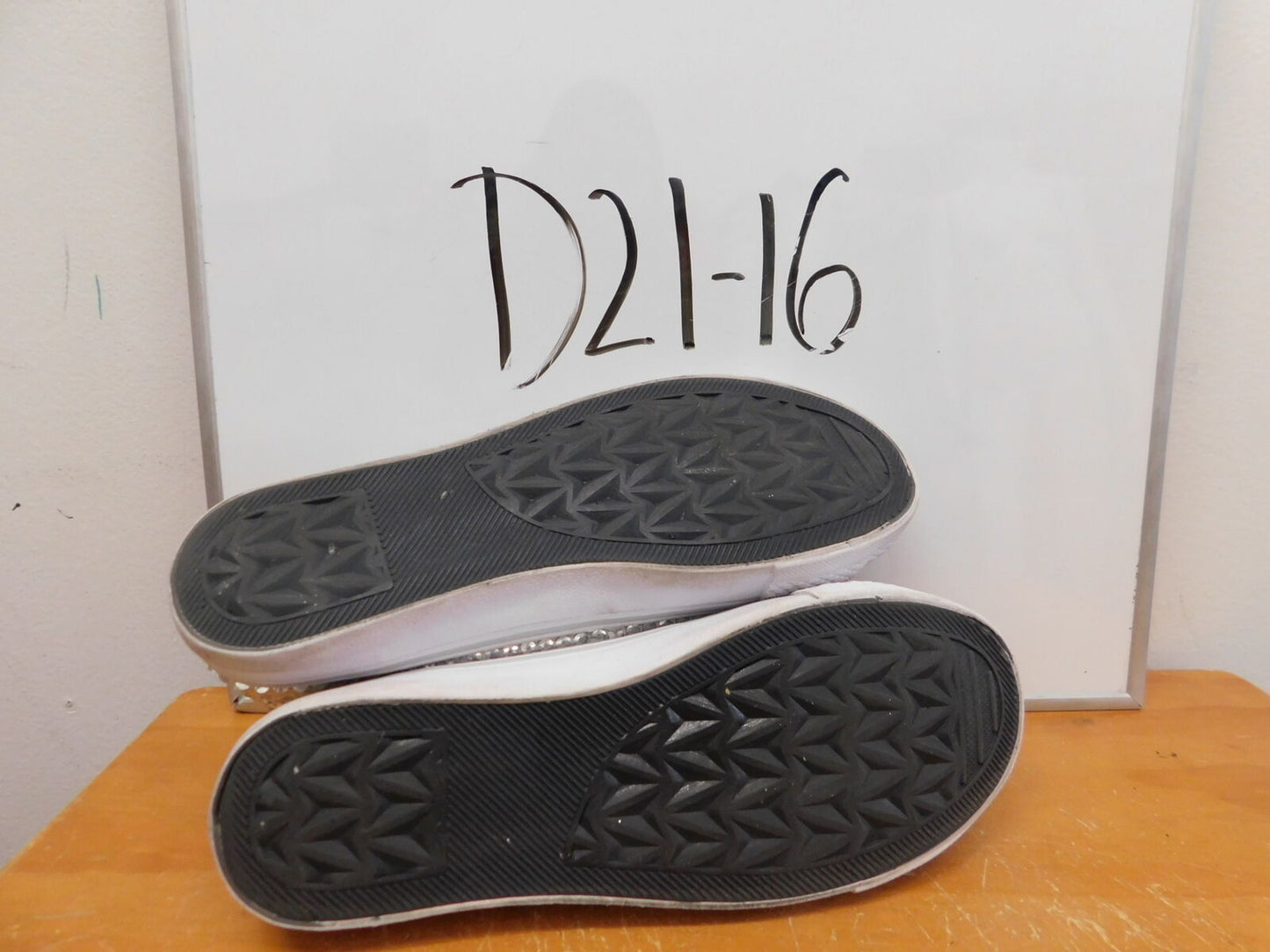 Pre-Owned  Shoes Balera Adult 8M Sneakers Sequin