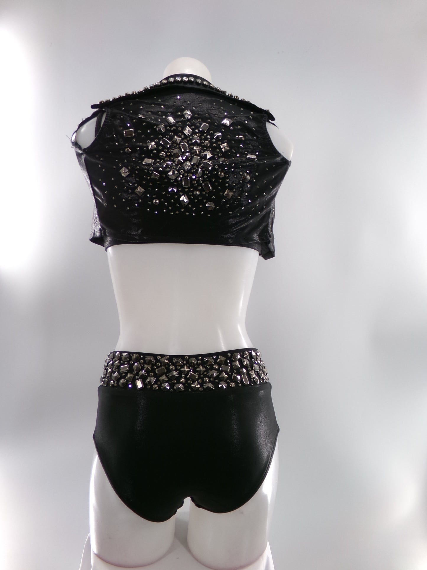 Pre-Owned Costume XLC Child Black Glamour Jazz Acro Contemporary Beading 3 pc Metallic