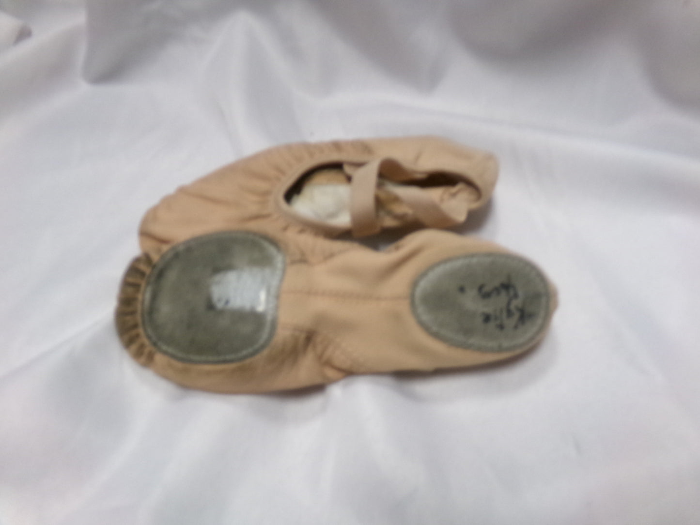 Pre-Owned Ballet Shoes Danz N Motion Adult 6M Leather Cross Straps Split Sole