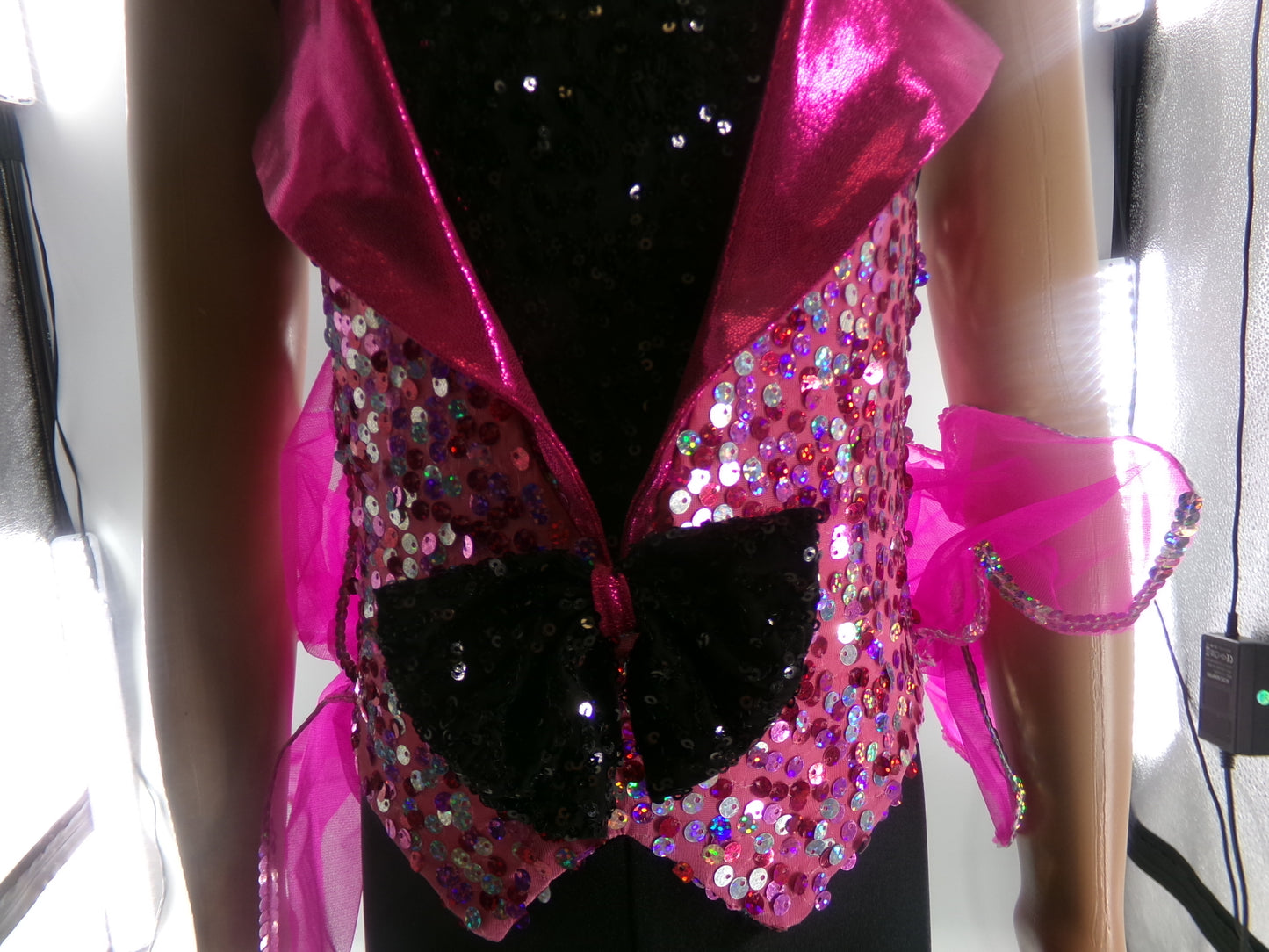 Pre-Owned Costume XS Child Pink Glamour Jazz Tap Musical Theater Tux Style Sequin Biketard