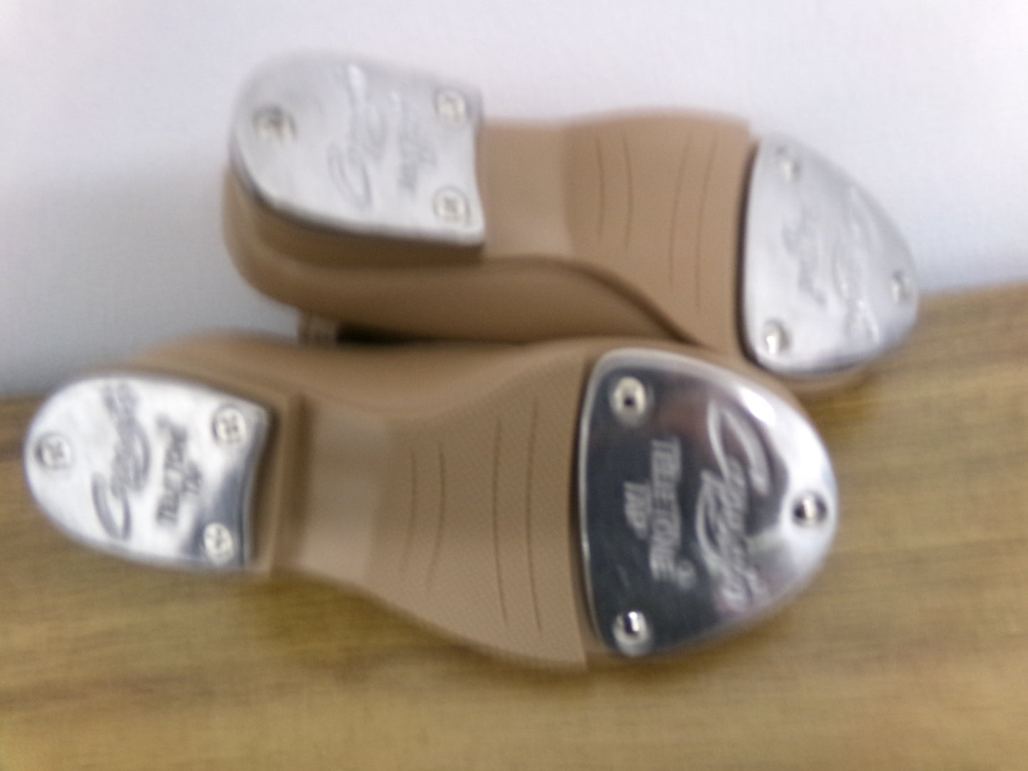 New Closeout Tap Shoes Capezio N625C Caramel Size 7 Toddler NO BOX
