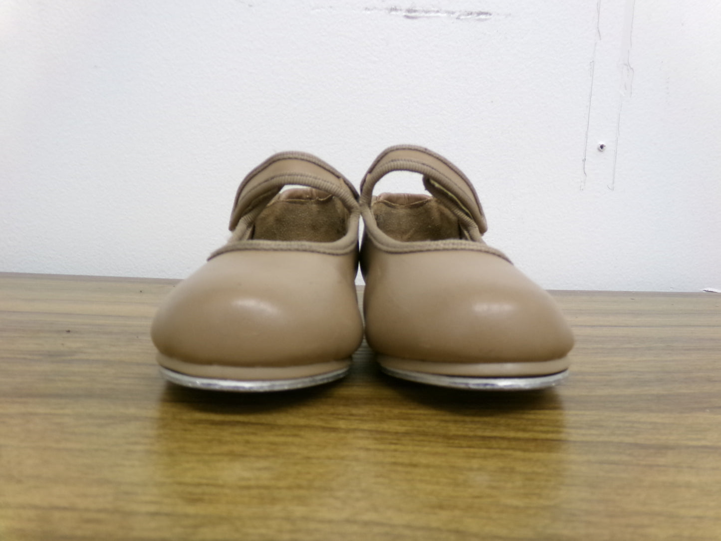 Pre-Owned Tap Shoes Danshuz 534 Girl's 7.5M Tan Mary Jane Easy Strap