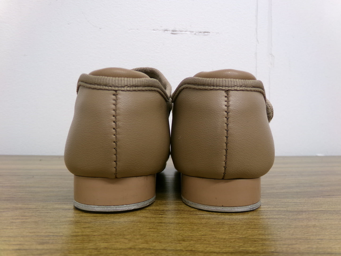 Pre-Owned Tap Shoes Danshuz 534 Girl's 7.5M Tan Mary Jane Easy Strap