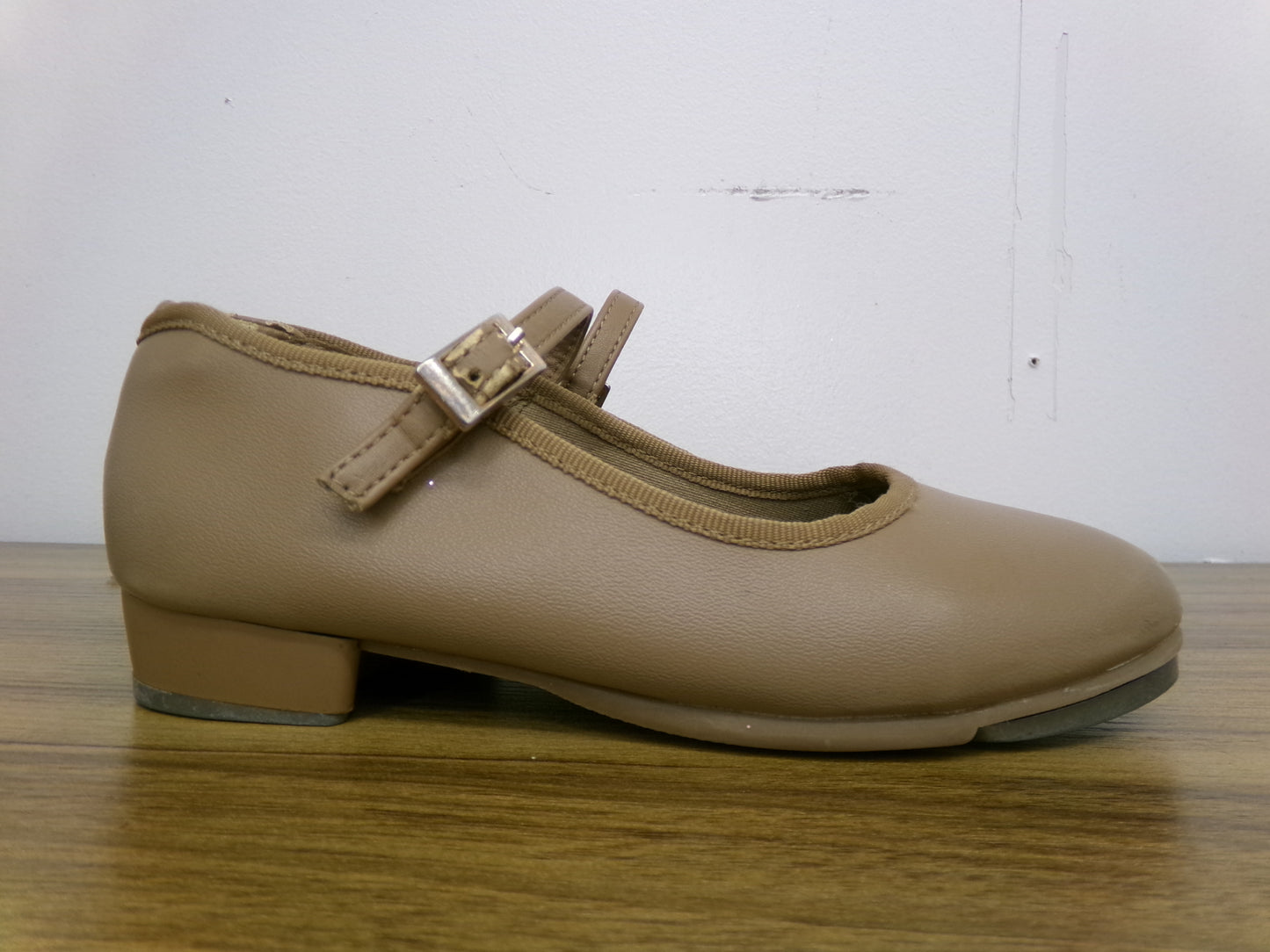 Pre-Owned Tap Shoes Danshuz 753 Adult 2.5M Tan Mary Jane Buckle