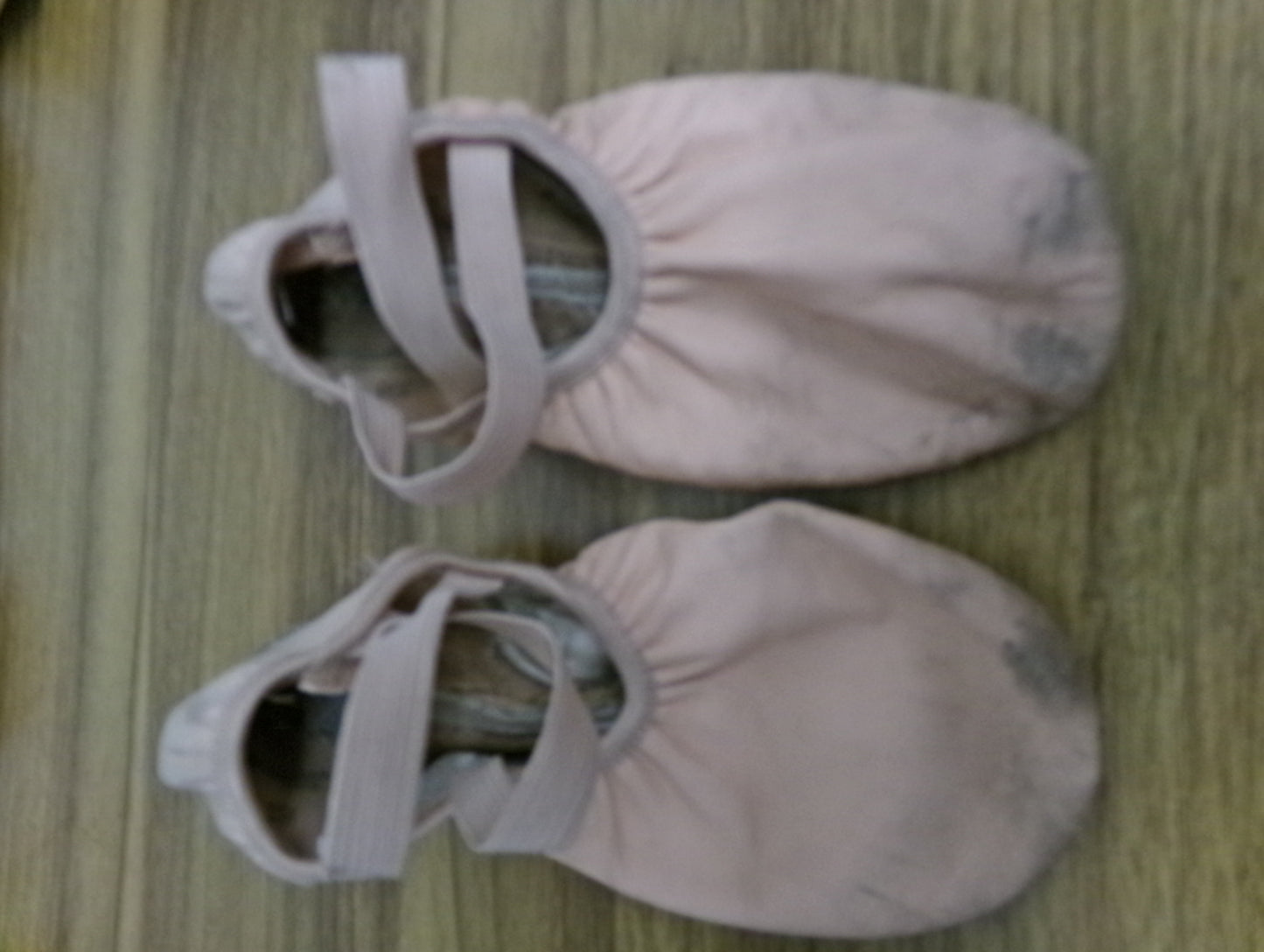 Pre-Owned Ballet Shoes DanzNMotion 6.5W Adult Canvas Crossed Straps Split Sole