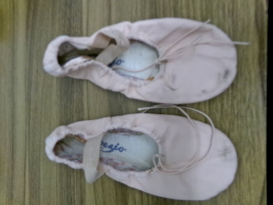 Pre-Owned Ballet Shoes Pink Capezio 205 Daisy Adult 5.5M Leather Strap Full Sole