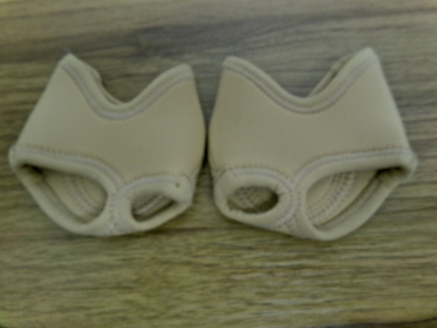 Pre-Owned Foot Undeez Danz N Motion Neoprene Tan Large
