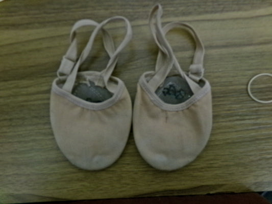 Pre-Owned Pirouette Turners Stretch Canvas Medium Adult Contemporary Modern