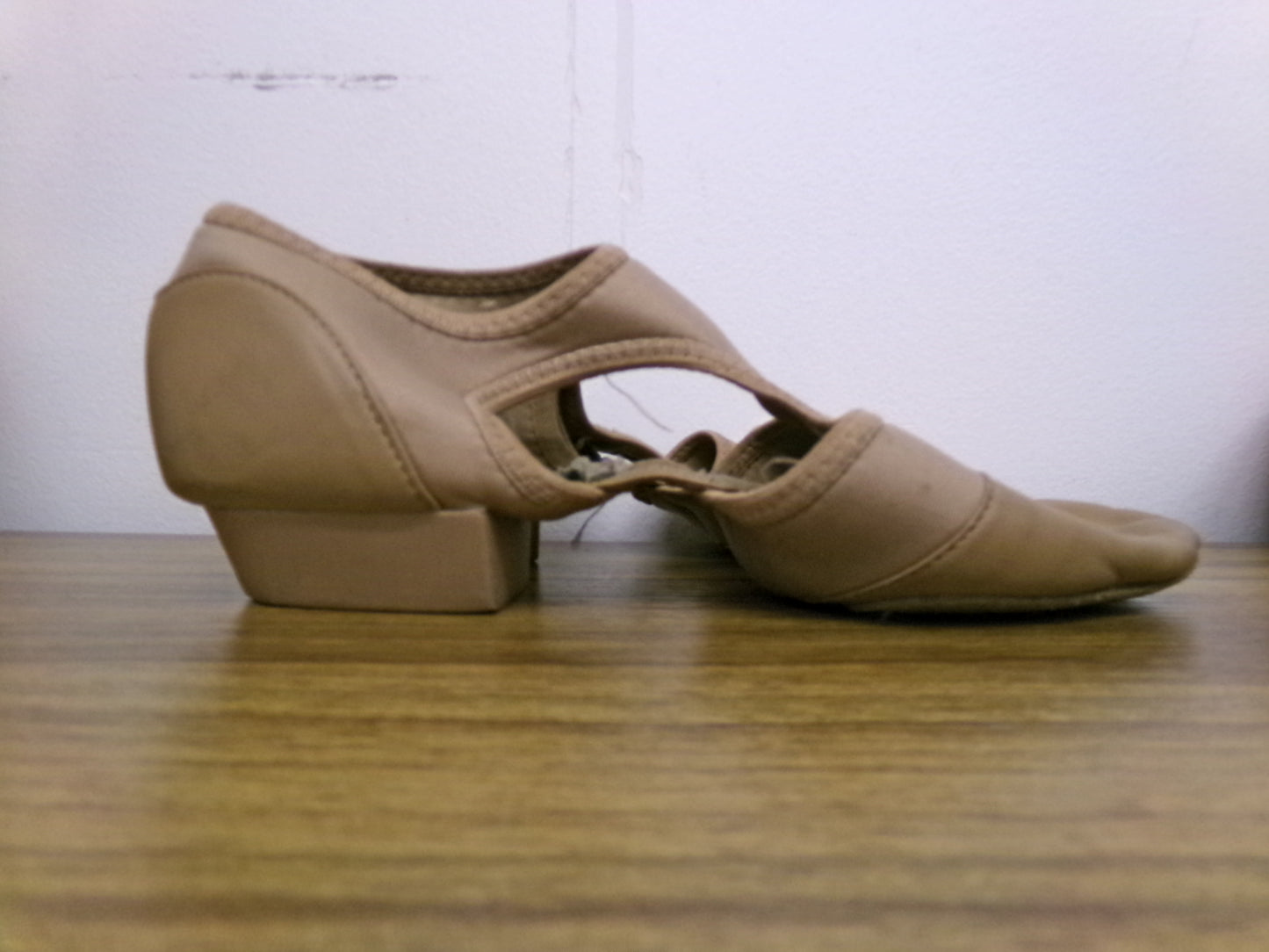 Pre-Owned Jazz Pedini Capezio PP323 Caramel Adult 10.5M Teaching Sandal