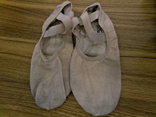 Pre-Owned Ballet Shoes So Danca SD16 8B Adult Canvas Crossing Straps Split Sole