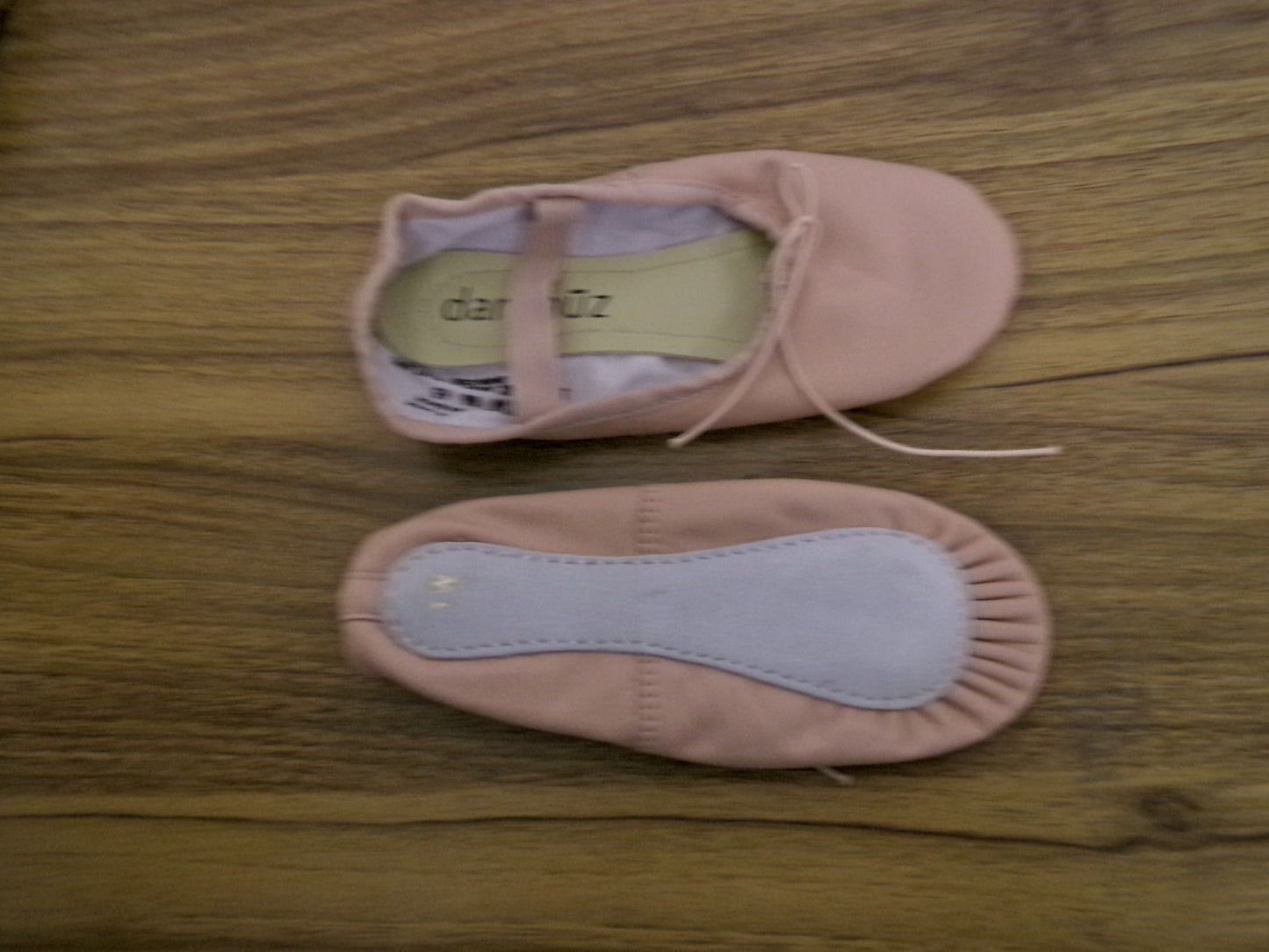 Pre-Owned Ballet Shoes DanzNMotion Child 1W  Leather Single Strap Full Sole