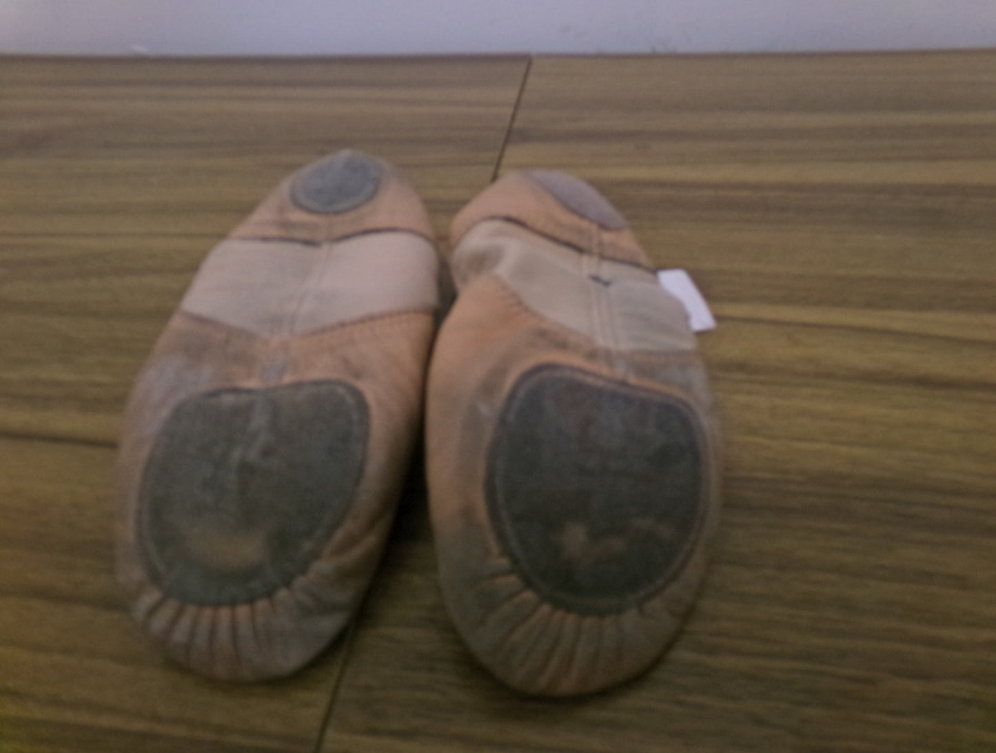 Pre-Owned Ballet Shoes Revolution Child 2M Leather Split Sole Stretch