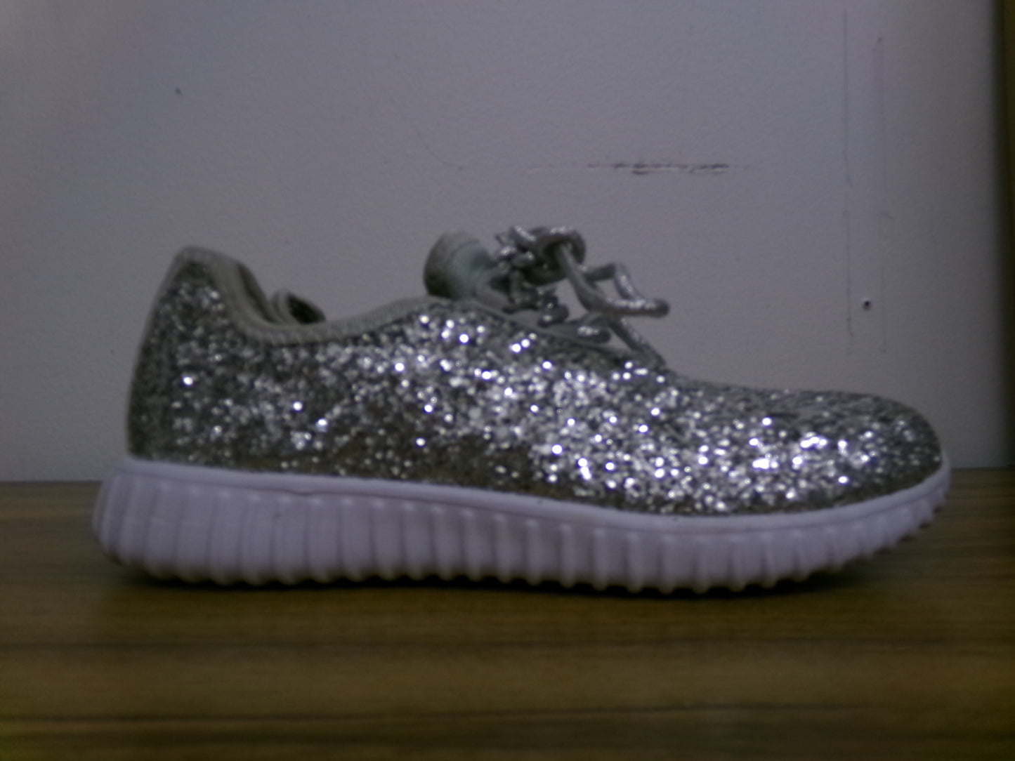 Pre-Owned Hip Hop Trainer by Weissman W350 Silver Sparkle 3M Kids