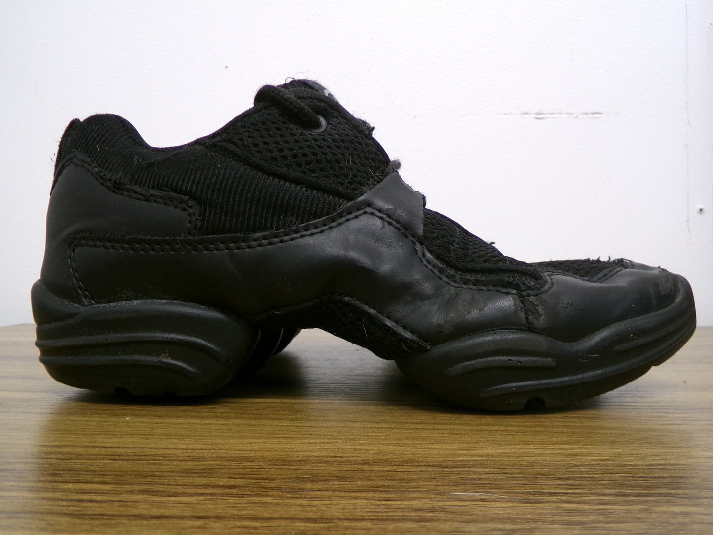 Pre-Owned Hip Hop Jazz Shoes Capezio Adult 7.5M Sneakers Lace Up Split Sole