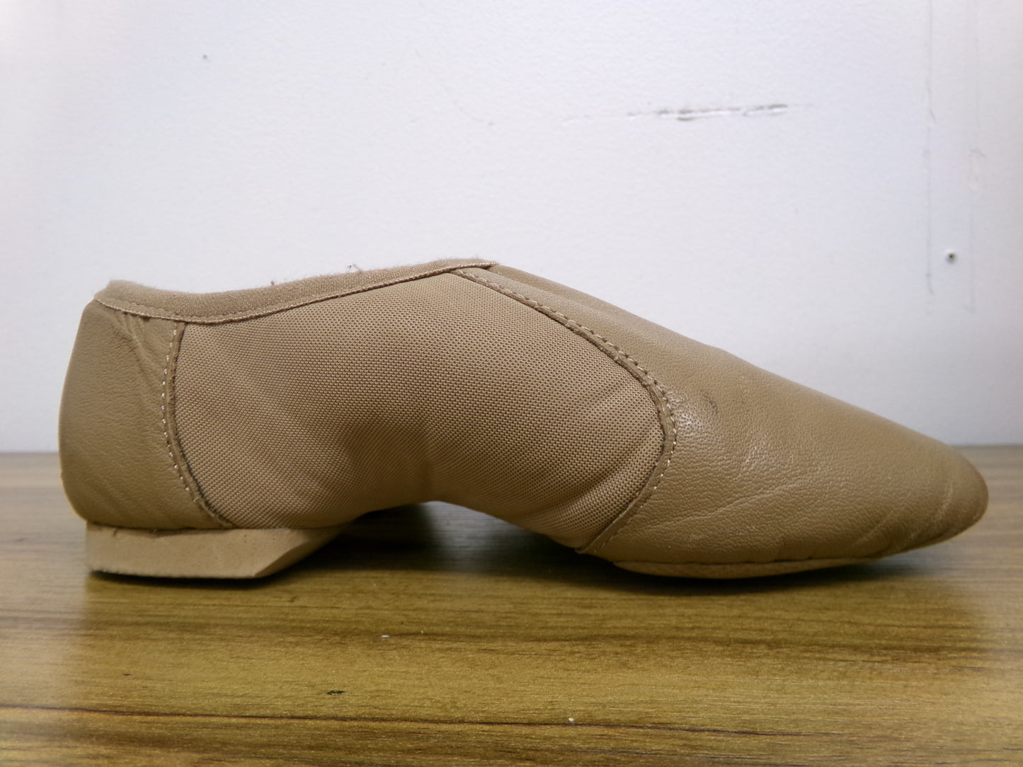 Pre-Owned Jazz Shoes DanzNMotion Kids 5M Slip On Leather Split Sole