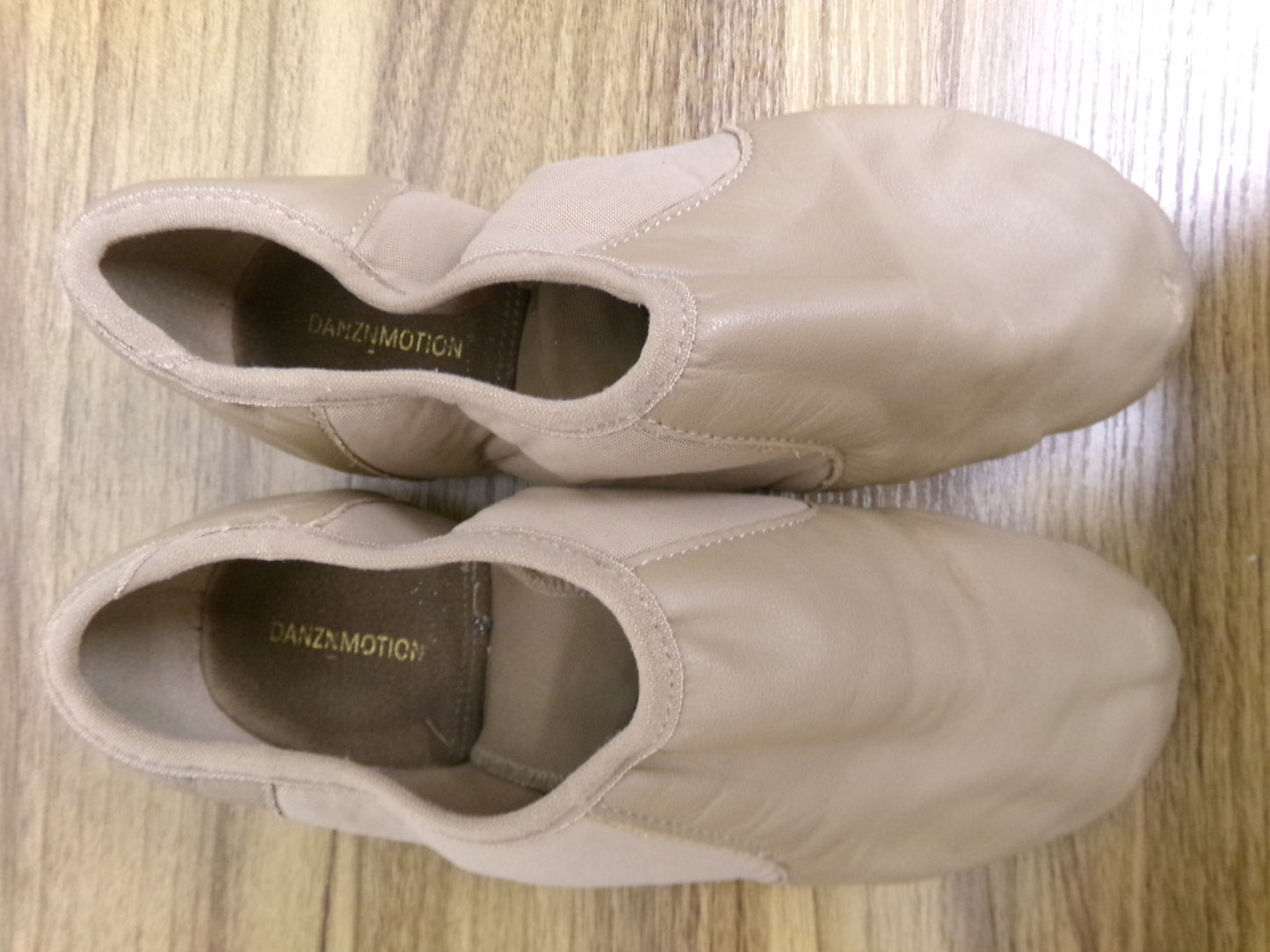 Pre-Owned Jazz Shoes Danz N Motion Tan 9158 Adult 9.5M Slip On Stretch Side