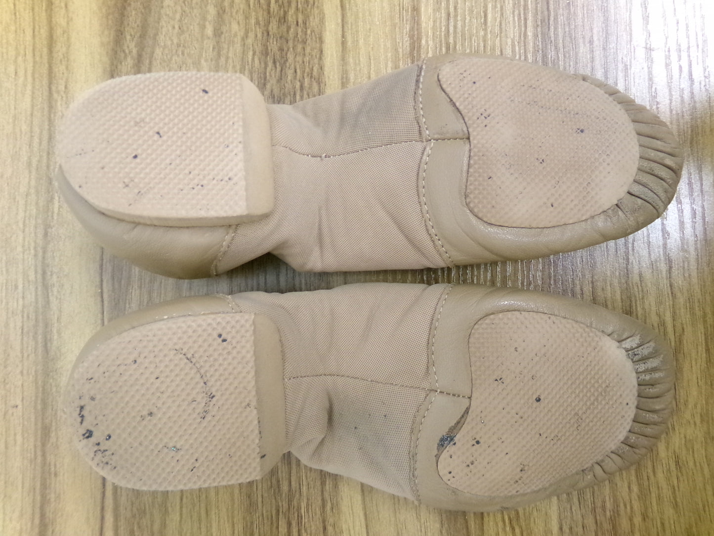 Pre-Owned Jazz Shoes Danz N Motion Tan 9158 Adult 9.5M Slip On Stretch Side