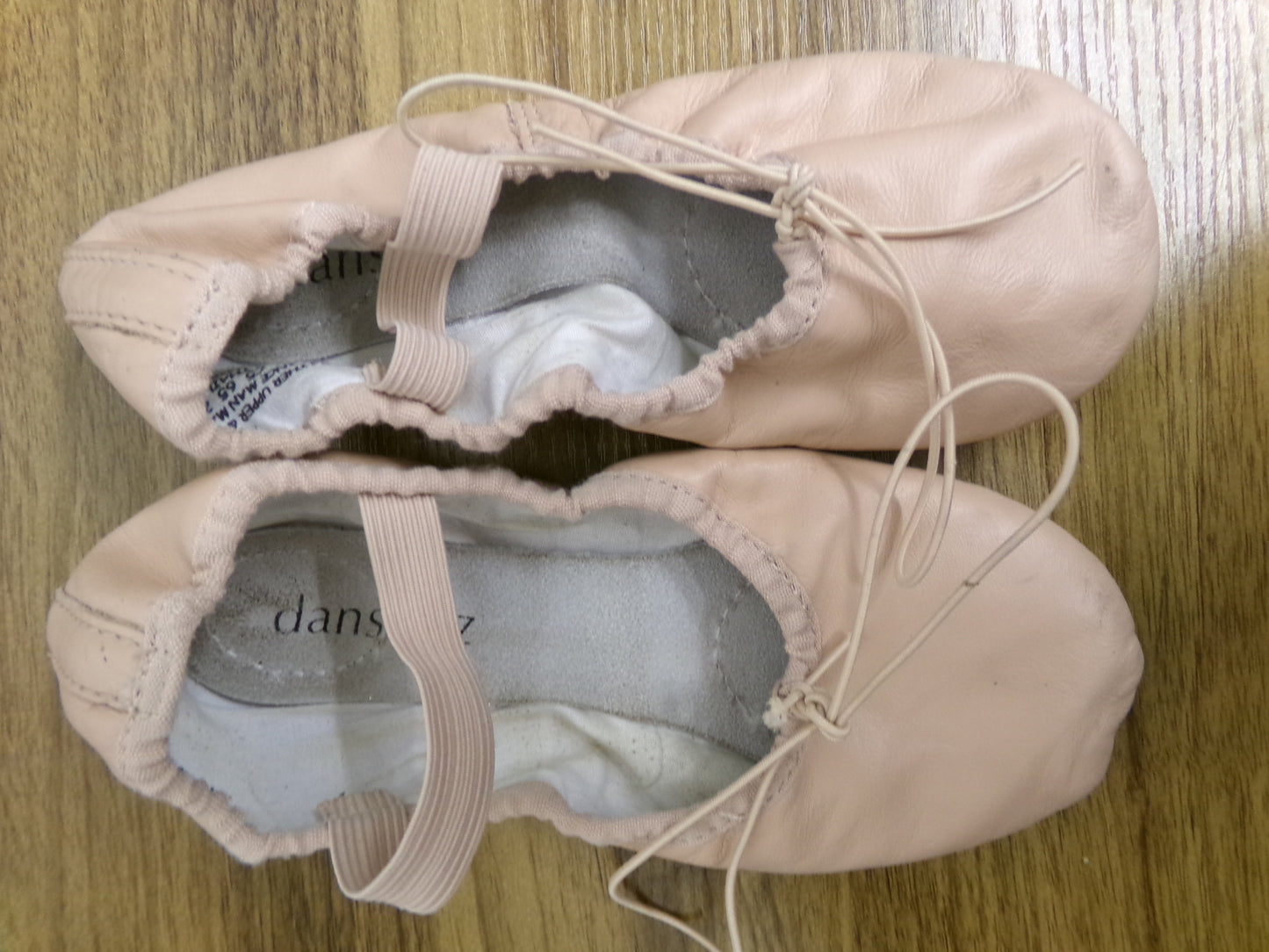 Pre-Owned Ballet Shoes Danshuz Girls 2.5 Leather Single Strap Split Sole