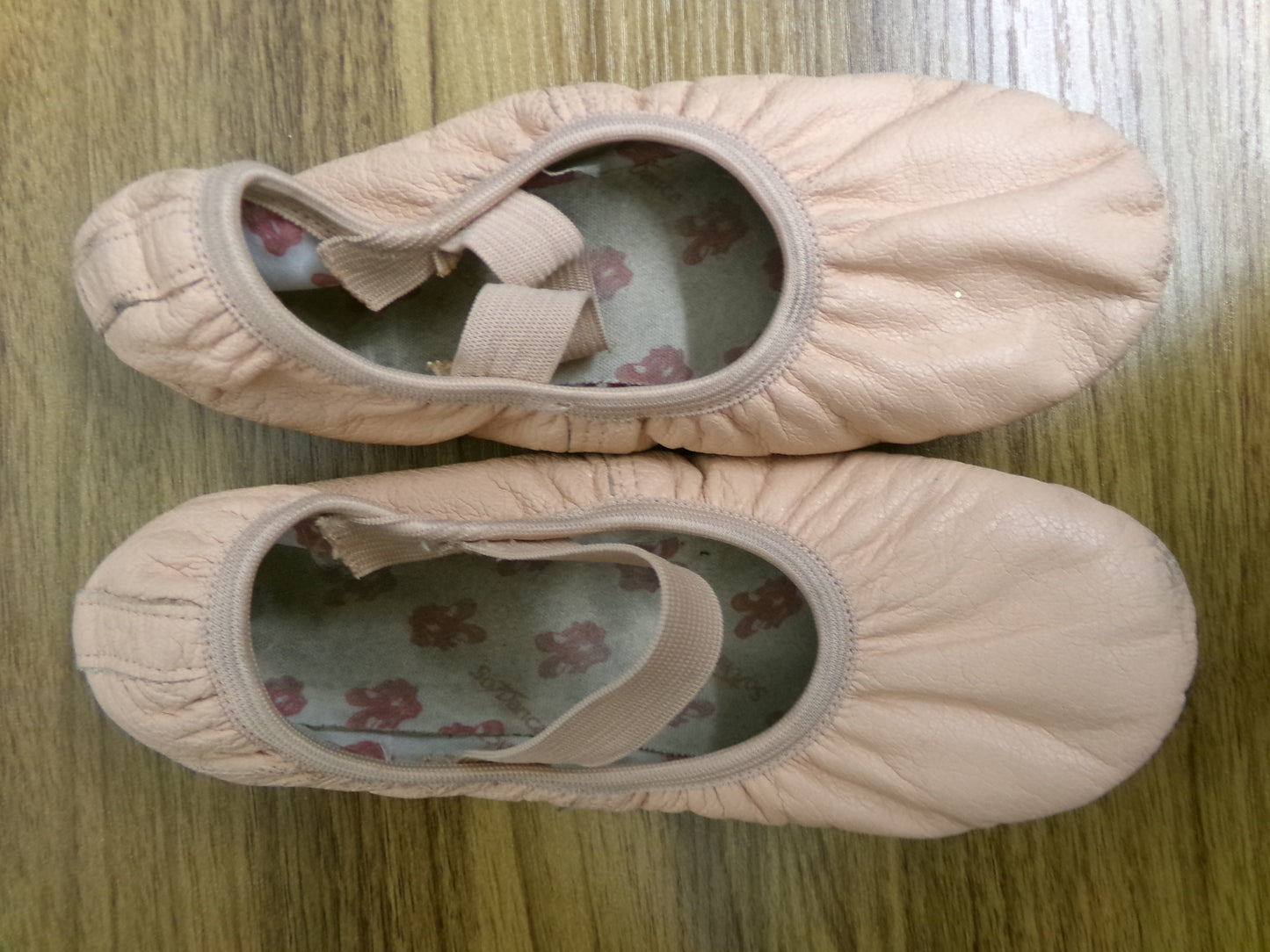 Pre-Owned Ballet Shoes SoDanca Big Kid 2.5M Pull On Leather Single Strap Full Sole