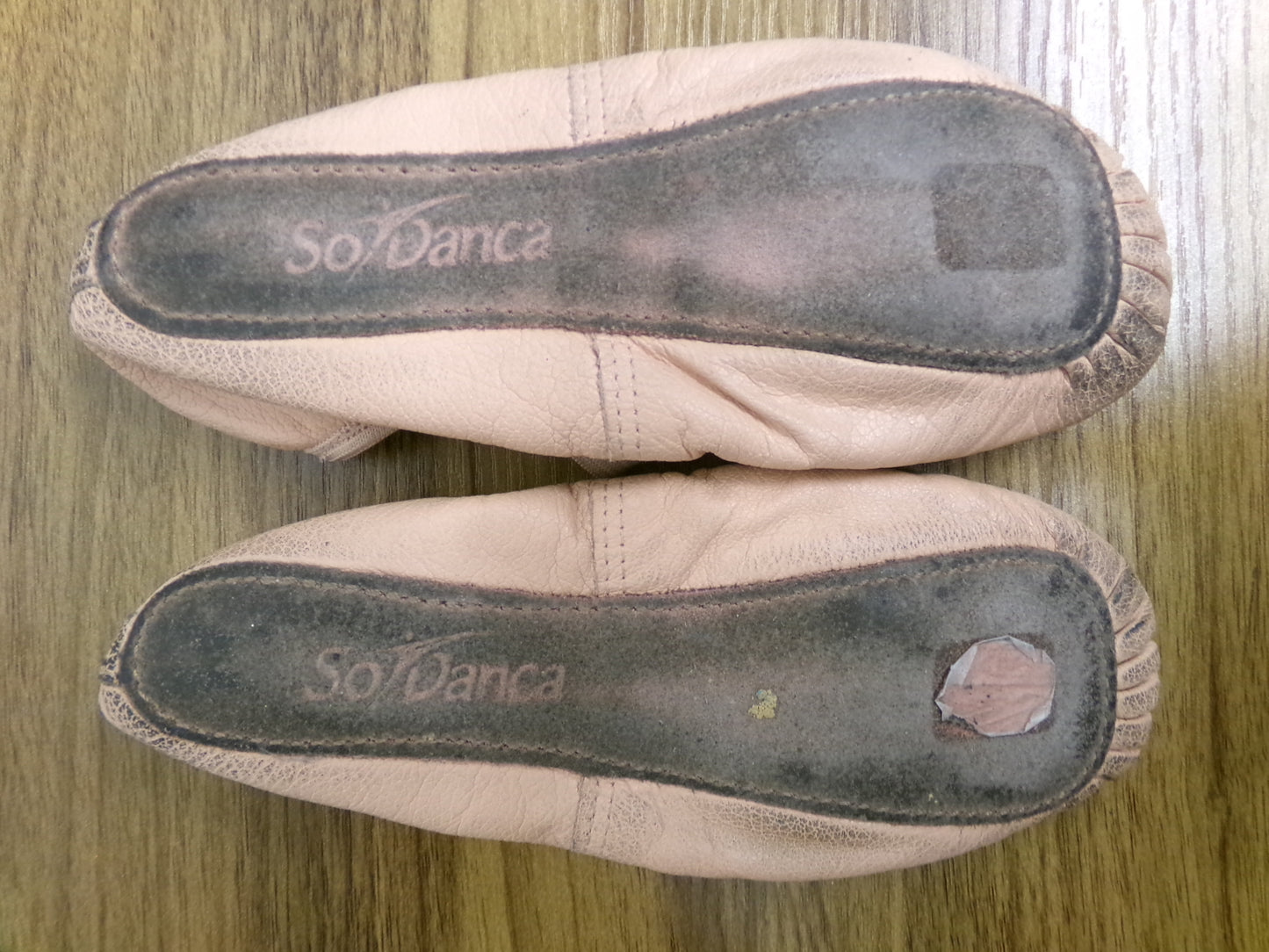 Pre-Owned Ballet Shoes SoDanca Big Kid 2.5M Pull On Leather Single Strap Full Sole