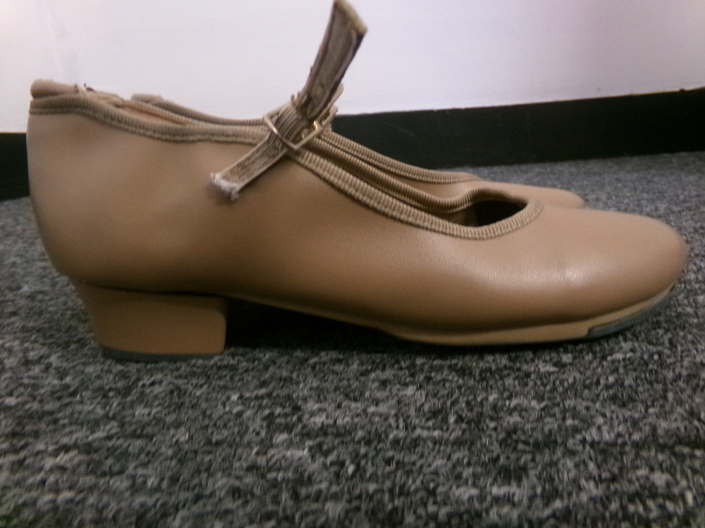 Pre-Owned Tan Tap Shoes Danshuz 752 Girls 4M Mary Jane Buckle