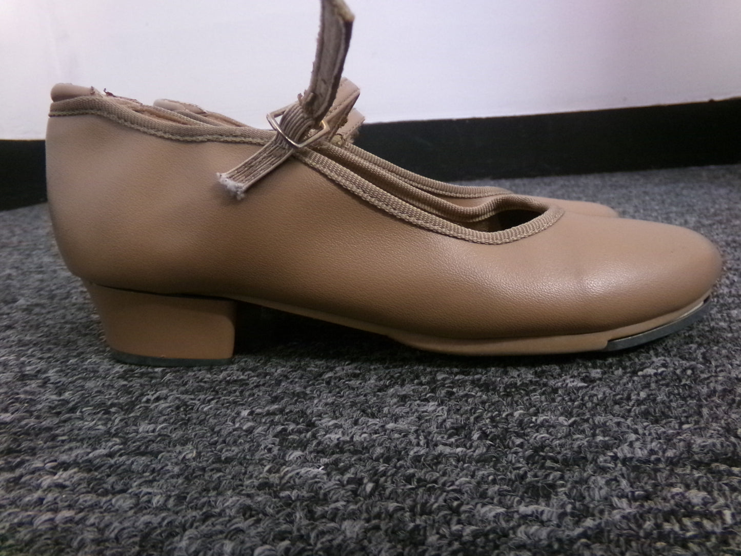 Pre-Owned Tan Tap Shoes Danshuz 752 Girls 4M Mary Jane Buckle