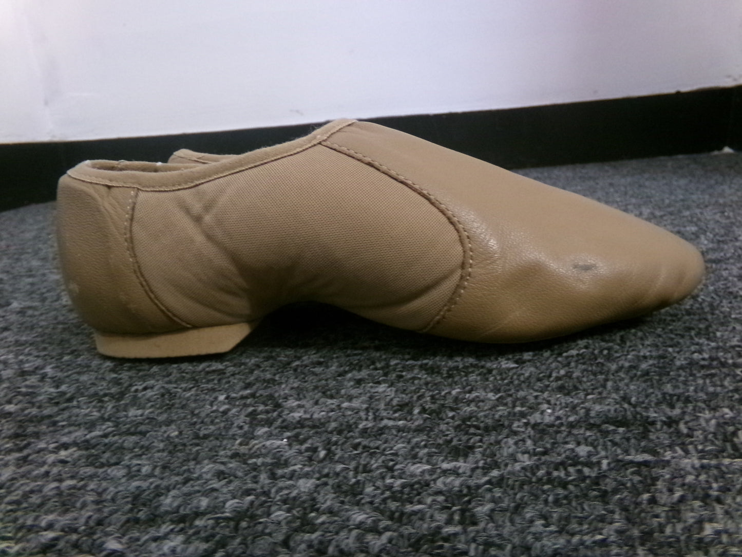 Pre-Owned Jazz Shoes DanzNMotion Adult 8.5M Slip On Leather Split Sole