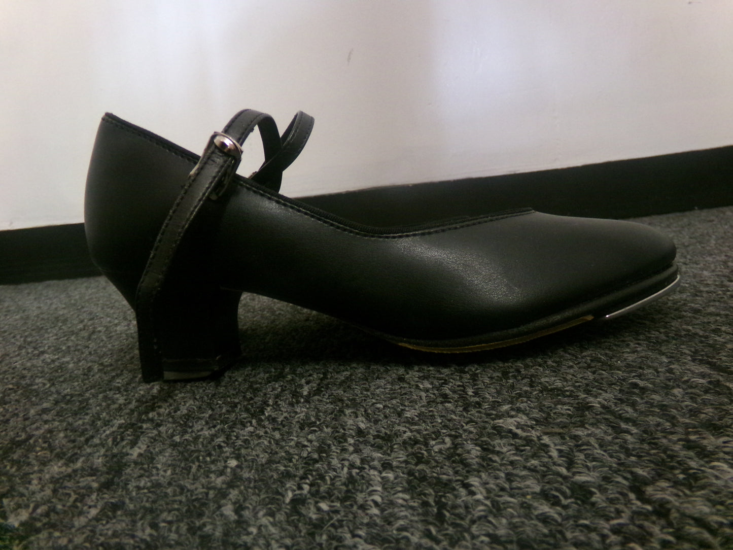 Pre-Owned Tap Shoes Theatricals Women's 6M 1.5" Heel Leather Buckle Black