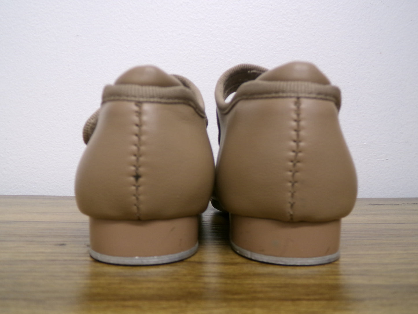 Pre-Owned Tap Shoes Danshuz 534 Girl's 7.5M Tan Mary Jane Easy Strap