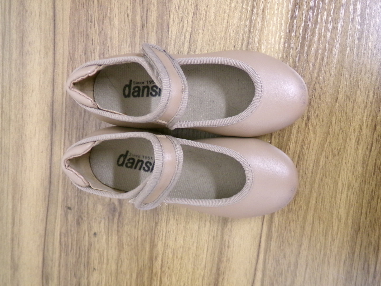Pre-Owned Tap Shoes Danshuz 534 Girl's 7.5M Tan Mary Jane Easy Strap