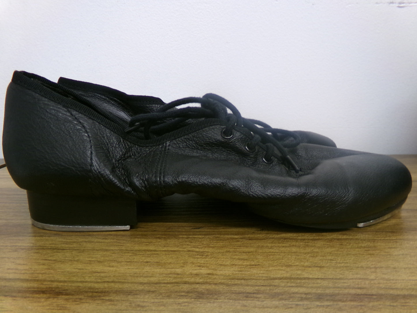 Pre-Owned Tap Shoes DanzNMotion Adult 9.5M Oxford Leather Black Split Sole
