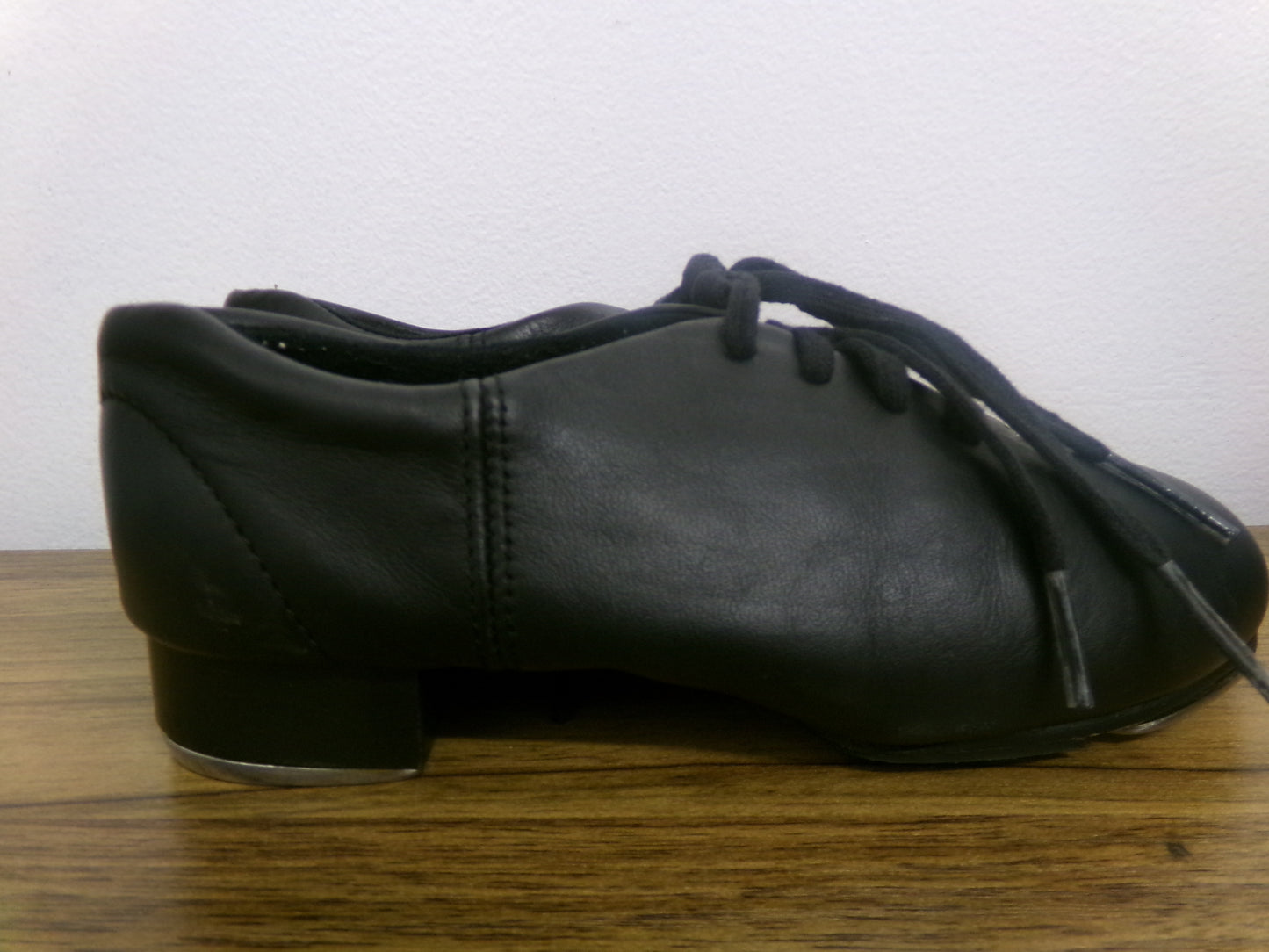 Pre-Owned Tap Shoes Capezio Big Kid 2M Youth Oxford Leather Lace Up Split Sole