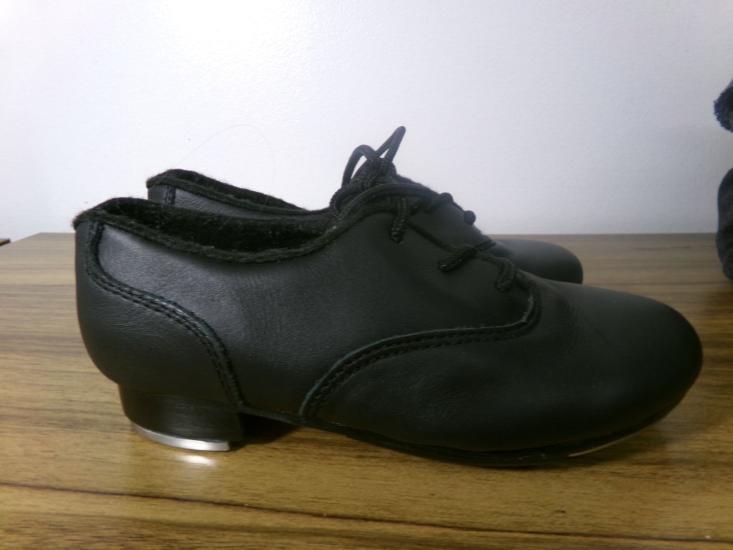 Pre-Owned Oxford Tap Shoes 1M Youth Revolution 581 Black